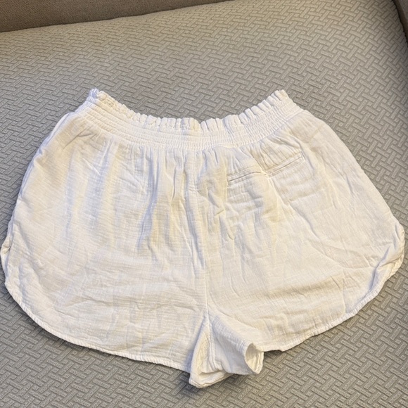 Lightweight White Casual Shorts Linen - Picture 2 of 3